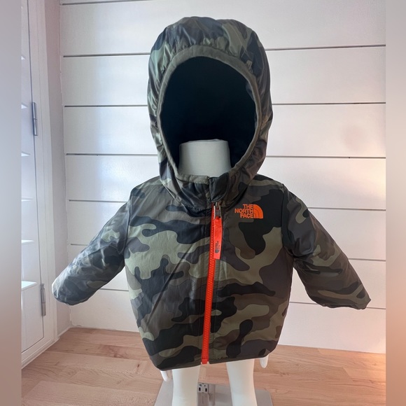 The North Face 3-6 Months baby puffer Reversible Hooded Camo Jacket - Picture 3 of 4